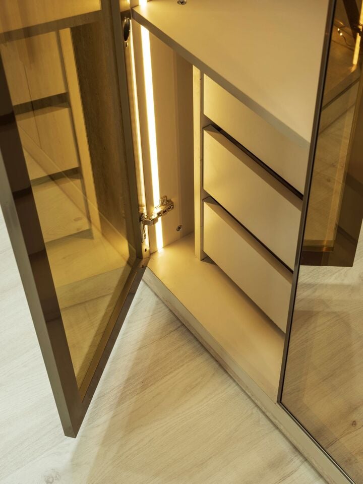 Şehzade KumBeji Aynalı 6 Kapılı Kapadokya Dolap