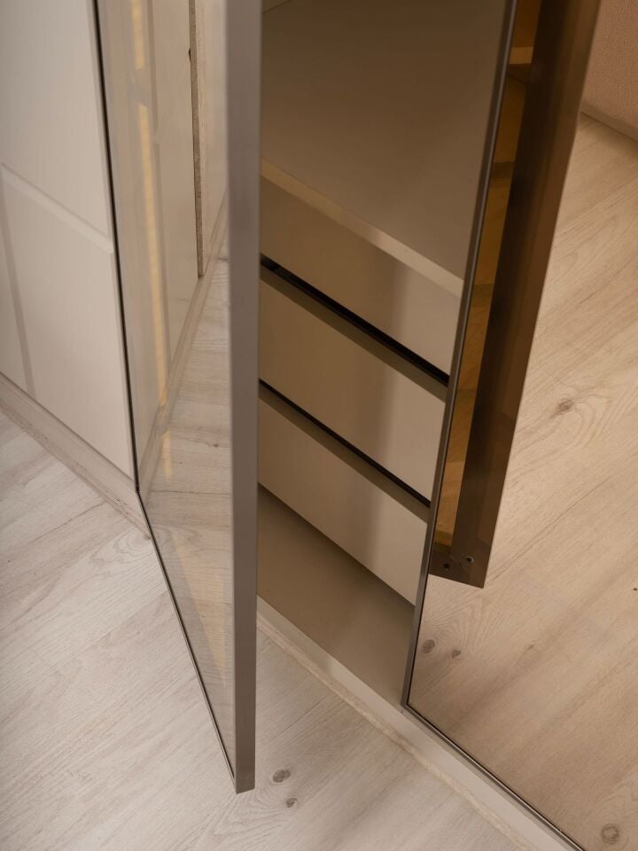 Şehzade KumBeji Aynalı 6 Kapılı Petra Dolap