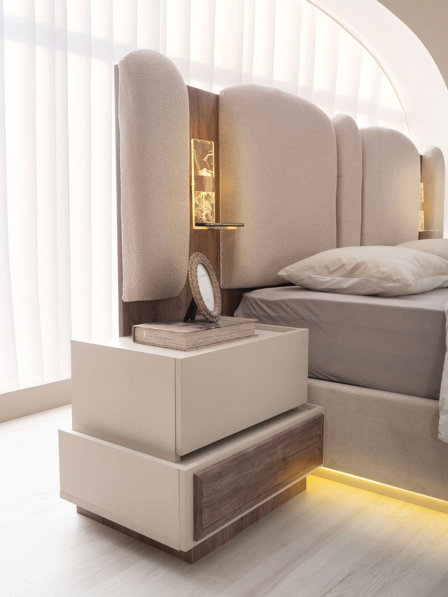 Şehzade KumBeji - Ceviz 2 Çekmeceli 1 Adet Ayasofya Komidin