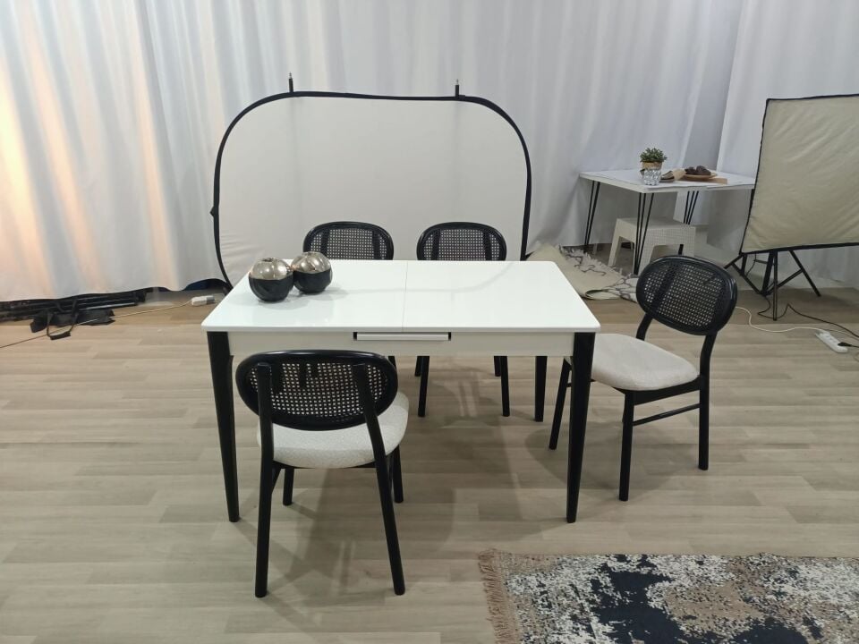 Uyar Beyaz 4 Adet Milenyum Sandalye 160+30 Paris Açılabilir Masa Takımı